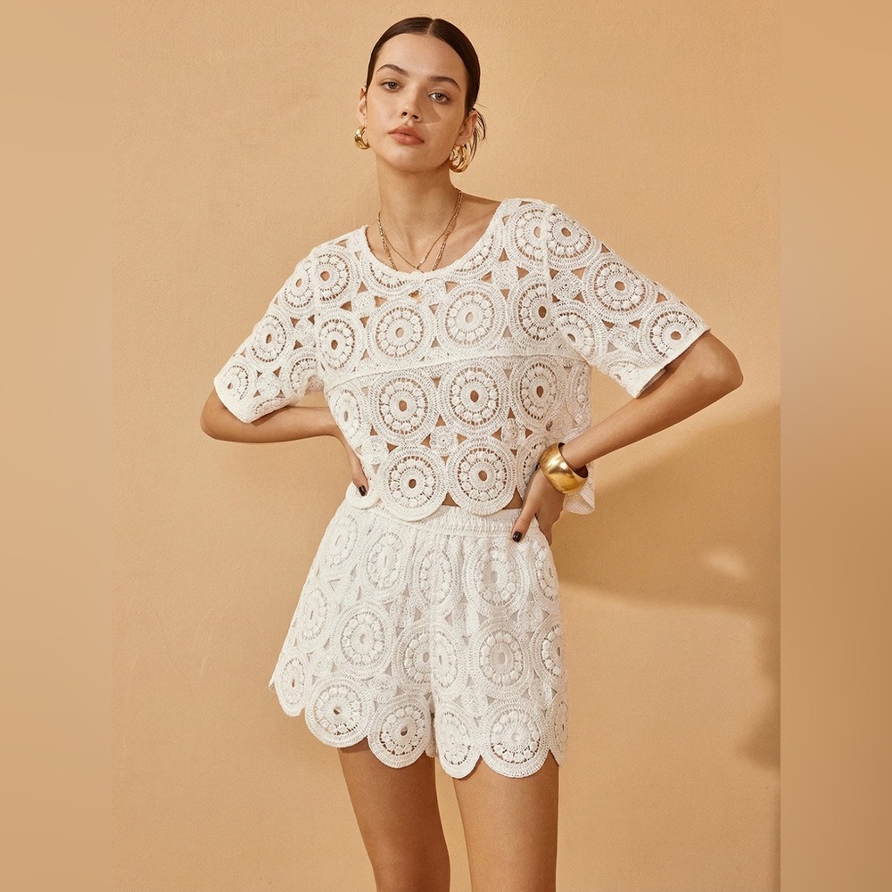 Commense White Crochet
 Scallop-Hem Shorts set